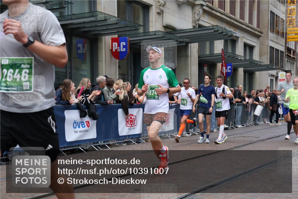 13.09.2026 - 21. swb-Marathon Bremen Strokosch-Dieckow http://msf.ph/oto/10391007 13.09.2026 13:04:39 Ziel 1336, 1712, 2297, 2646, 3196, 4729, 5674, 6708, 7538, 7814, 8054, 9306, 9495, 9689, 13187, 650, 744, 1223, 1224, 1860, 2207, 2956, 3284, 4239, 5283, 7871, 8701, 8936, 9070, 13034 meine-sportfotos.de