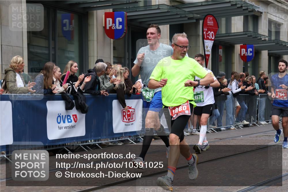 13.09.2026 - 21. swb-Marathon Bremen Strokosch-Dieckow http://msf.ph/oto/10391025 13.09.2026 13:04:41 Ziel 1336, 1712, 1822, 2297, 2646, 3196, 4729, 5674, 6708, 7538, 7814, 8054, 9306, 9495, 9689, 13187, 650, 744, 1223, 1224, 1860, 2207, 2956, 3284, 4239, 5283, 7871, 8701, 8936, 9070, 13034 meine-sportfotos.de