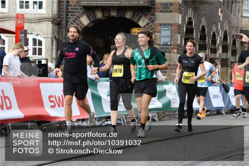 13.09.2026 - 21. swb-Marathon Bremen Strokosch-Dieckow http://msf.ph/oto/10391032 13.09.2026 11:14:57 Ziel 10303, 10519, 10705, 10722, 11041, 11097, 11098, 11140, 11186, 11408, 12112, 12431, 10325, 10605, 11694, 11810, 11990, 12110, 12333 meine-sportfotos.de