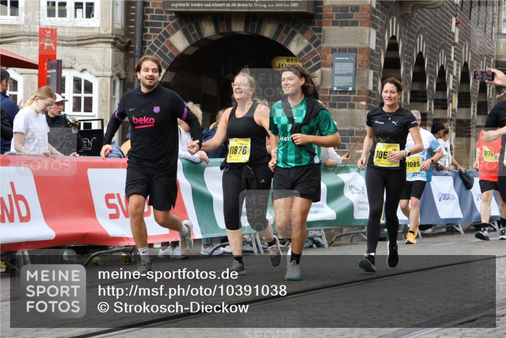 13.09.2026 - 21. swb-Marathon Bremen Strokosch-Dieckow http://msf.ph/oto/10391038 13.09.2026 11:14:57 Ziel 10303, 10519, 10705, 10722, 11041, 11097, 11098, 11140, 11186, 11408, 12112, 12431, 10325, 10605, 11694, 11810, 11990, 12110, 12333 meine-sportfotos.de