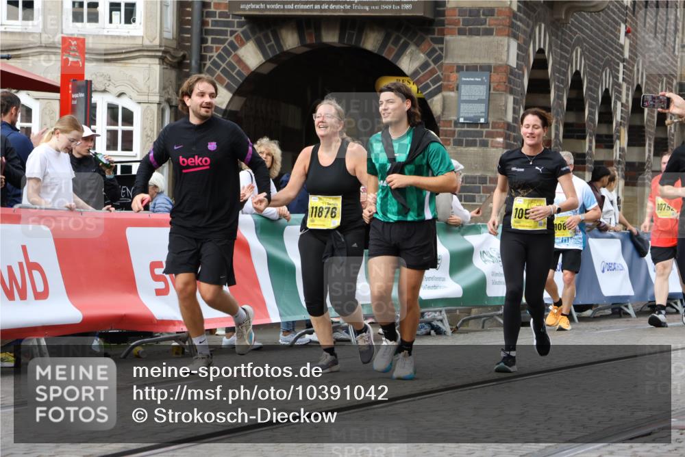 13.09.2026 - 21. swb-Marathon Bremen Strokosch-Dieckow http://msf.ph/oto/10391042 13.09.2026 11:14:57 Ziel 10303, 10519, 10705, 10722, 11041, 11097, 11098, 11140, 11186, 11408, 12112, 12431, 10325, 10605, 11694, 11810, 11990, 12110, 12333 meine-sportfotos.de