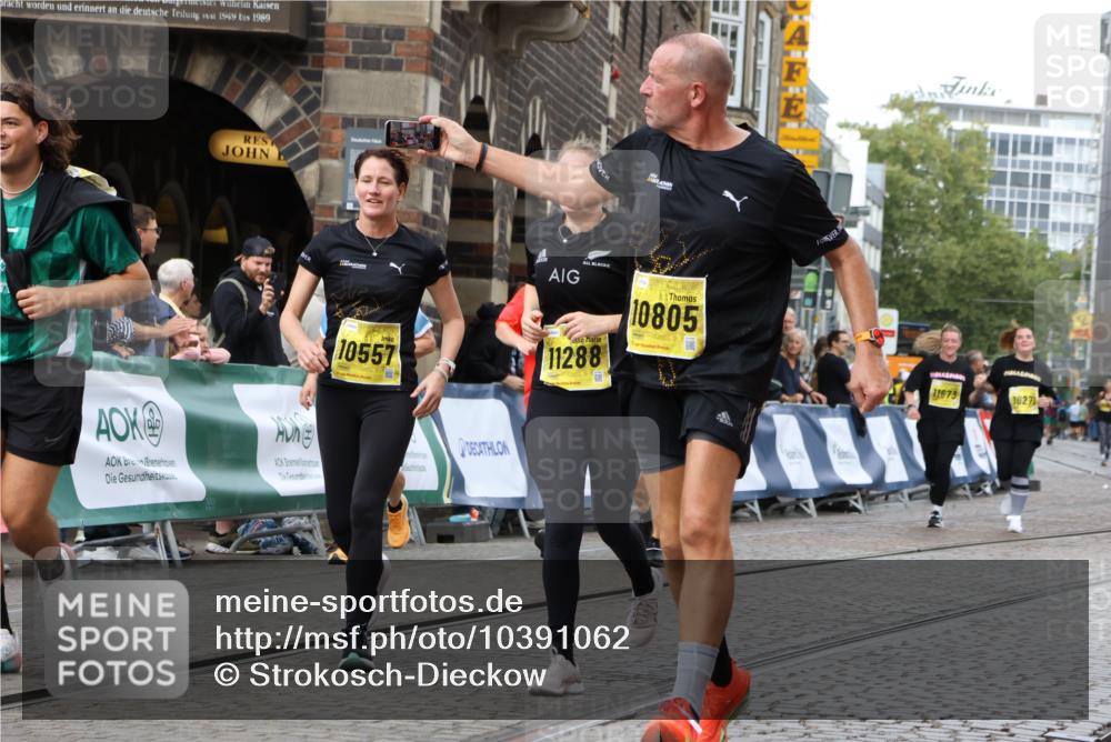 13.09.2026 - 21. swb-Marathon Bremen Strokosch-Dieckow http://msf.ph/oto/10391062 13.09.2026 11:14:58 Ziel 10519, 10705, 10722, 11097, 11098, 11186, 11408, 12112, 12431, 10325, 11694, 11810, 11990, 12110, 12333 meine-sportfotos.de
