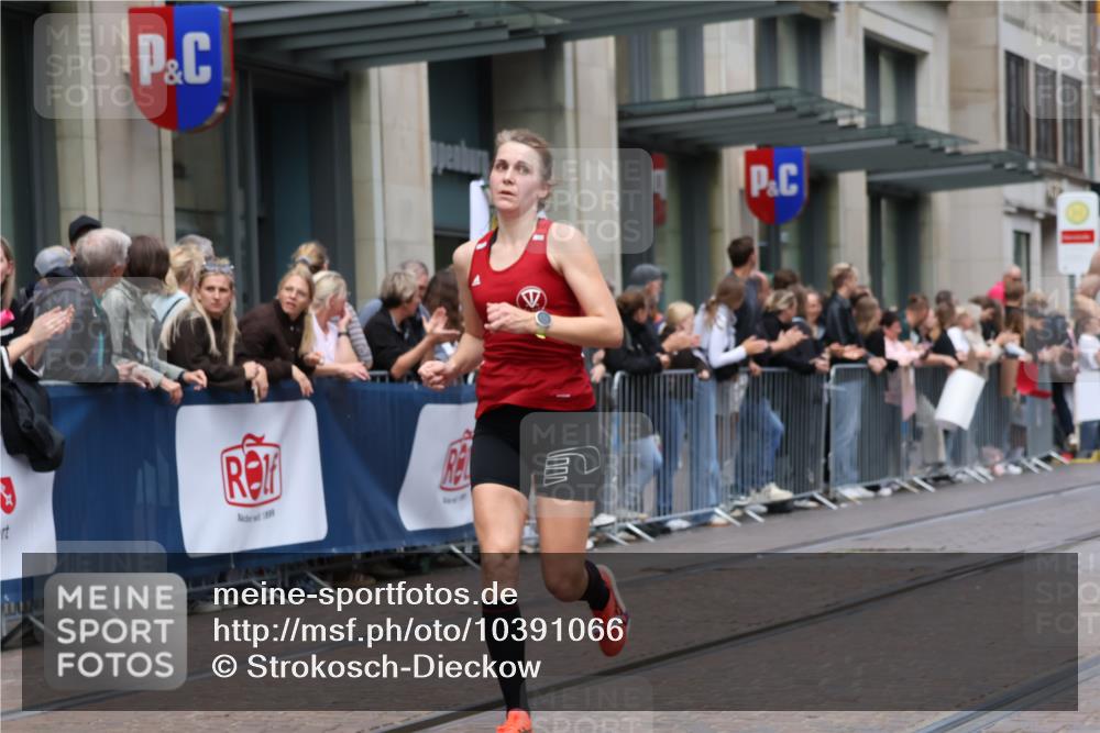 13.09.2026 - 21. swb-Marathon Bremen Strokosch-Dieckow http://msf.ph/oto/10391066 13.09.2026 13:04:49 Ziel 1336, 1822, 2297, 3196, 4025, 4729, 6708, 7102, 9273, 9495, 744, 1223, 1224, 1712, 2207, 2646, 2956, 5283, 5674, 7538, 7814, 8054, 8701, 8936, 9070, 9306, 9689, 13034, 13187 meine-sportfotos.de