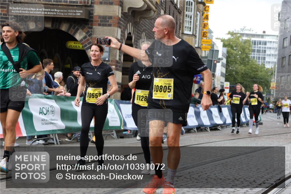 13.09.2026 - 21. swb-Marathon Bremen Strokosch-Dieckow http://msf.ph/oto/10391072 13.09.2026 11:14:59 Ziel 10519, 10705, 10722, 10805, 11097, 11098, 11186, 11408, 12112, 10325, 11694, 11810, 11990, 12110, 12333 meine-sportfotos.de
