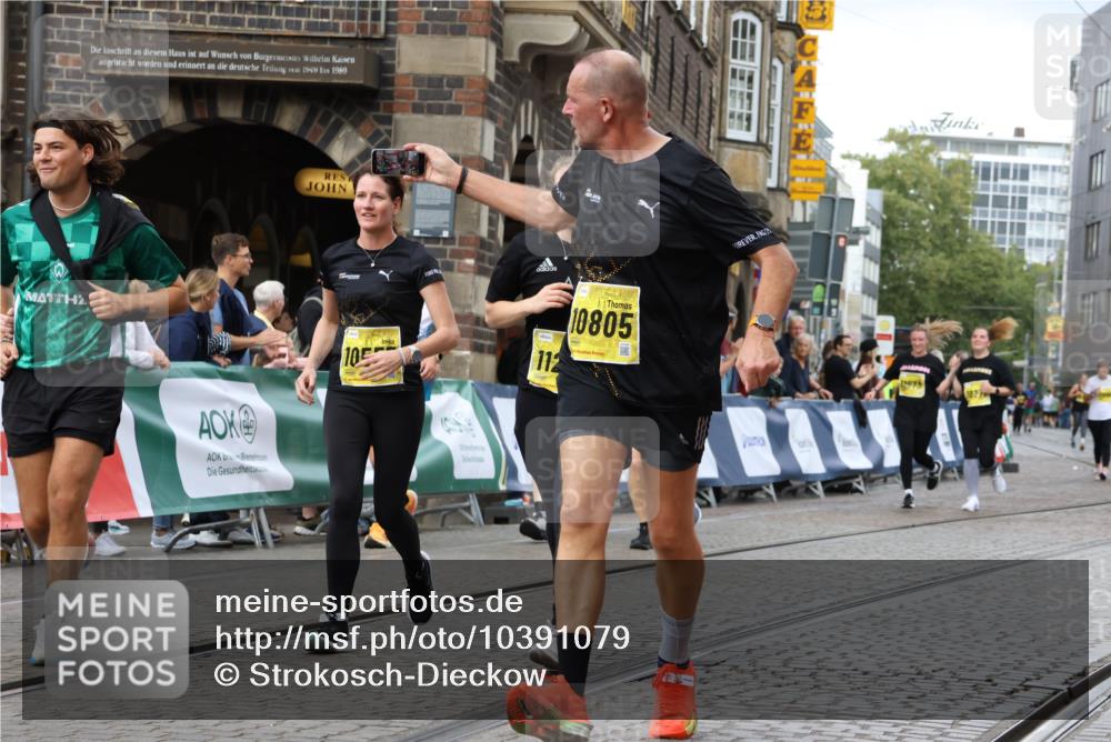 13.09.2026 - 21. swb-Marathon Bremen Strokosch-Dieckow http://msf.ph/oto/10391079 13.09.2026 11:14:59 Ziel 10519, 10705, 10722, 10805, 11097, 11098, 11186, 11408, 12112, 10325, 11694, 11810, 11990, 12110, 12333 meine-sportfotos.de