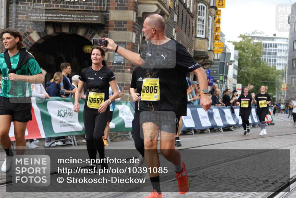 13.09.2026 - 21. swb-Marathon Bremen Strokosch-Dieckow http://msf.ph/oto/10391085 13.09.2026 11:14:59 Ziel 10519, 10705, 10722, 10805, 11097, 11098, 11186, 11408, 12112, 10325, 11694, 11810, 11990, 12110, 12333 meine-sportfotos.de