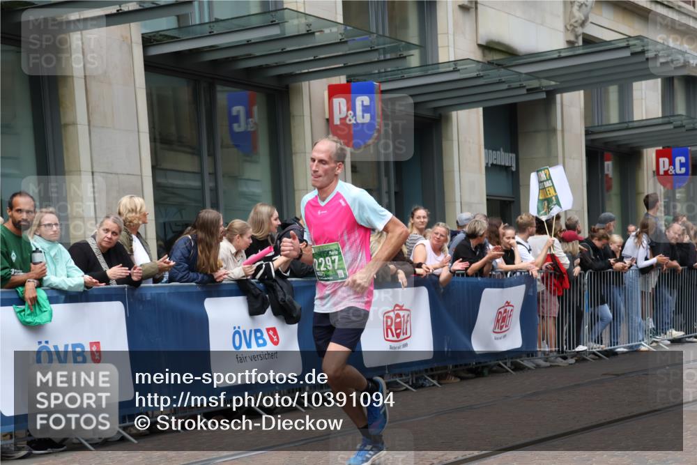 13.09.2026 - 21. swb-Marathon Bremen Strokosch-Dieckow http://msf.ph/oto/10391094 13.09.2026 13:04:54 Ziel 439, 1336, 1822, 2297, 3196, 3365, 4025, 4729, 7102, 9273, 1224, 1712, 2207, 2646, 2956, 5283, 5674, 6708, 7538, 7814, 8054, 8701, 9070, 9306, 9495, 9689, 13034, 13187 meine-sportfotos.de