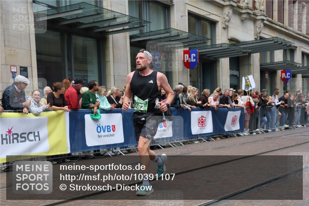 13.09.2026 - 21. swb-Marathon Bremen Strokosch-Dieckow http://msf.ph/oto/10391107 13.09.2026 13:04:56 Ziel 439, 1336, 1822, 2297, 3196, 3365, 4025, 4729, 5092, 7102, 9273, 1712, 2646, 2956, 5283, 5674, 6708, 7538, 7814, 8054, 8701, 9070, 9306, 9495, 9689, 13187 meine-sportfotos.de