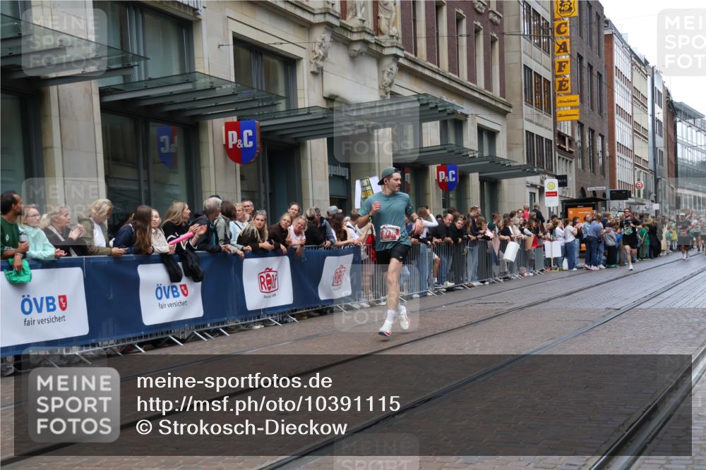 13.09.2026 - 21. swb-Marathon Bremen Strokosch-Dieckow http://msf.ph/oto/10391115 13.09.2026 13:04:59 Ziel 439, 1336, 1822, 2297, 3196, 3365, 4025, 4729, 5092, 7102, 9273, 1336, 1712, 2646, 5283, 5674, 6708, 7538, 7814, 8054, 8701, 9070, 9306, 9495, 9689, 13187 meine-sportfotos.de