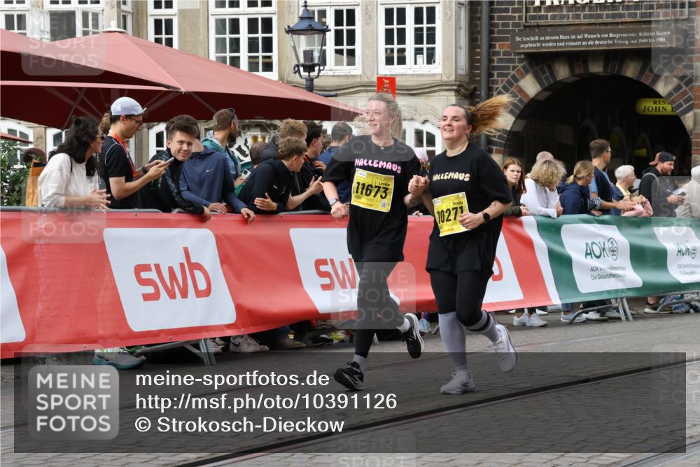 13.09.2026 - 21. swb-Marathon Bremen Strokosch-Dieckow http://msf.ph/oto/10391126 13.09.2026 11:15:06 Ziel 10271, 10519, 10557, 10705, 10752, 10776, 10805, 11085, 11097, 11098, 11186, 11288, 11408, 11645, 11673, 11876, 11974, 12191, 12193, 10606, 11424, 11990 meine-sportfotos.de