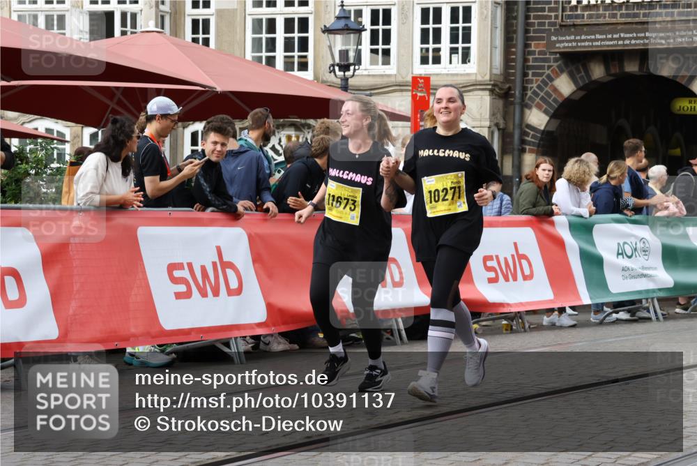 13.09.2026 - 21. swb-Marathon Bremen Strokosch-Dieckow http://msf.ph/oto/10391137 13.09.2026 11:15:06 Ziel 10271, 10519, 10557, 10705, 10752, 10776, 10805, 11085, 11097, 11098, 11186, 11288, 11408, 11645, 11673, 11876, 11974, 12191, 12193, 10606, 11424, 11990 meine-sportfotos.de