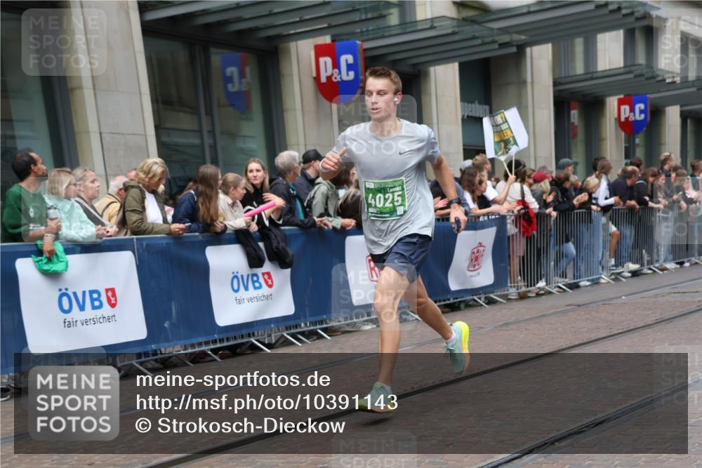 13.09.2026 - 21. swb-Marathon Bremen Strokosch-Dieckow http://msf.ph/oto/10391143 13.09.2026 13:05:06 Ziel 439, 3242, 3271, 3365, 4025, 5092, 5199, 5725, 6579, 7102, 7141, 9273, 1336, 1712, 1822, 2297, 2646, 3196, 4729, 5674, 6708, 7538, 7814, 8054, 9306, 9495, 9689, 13187 meine-sportfotos.de