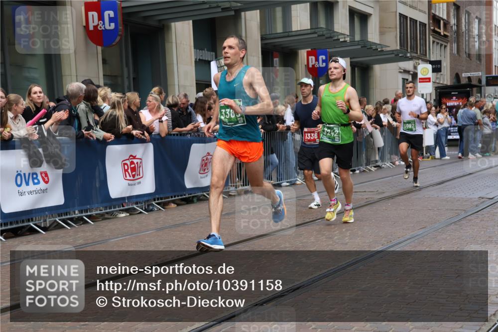 13.09.2026 - 21. swb-Marathon Bremen Strokosch-Dieckow http://msf.ph/oto/10391158 13.09.2026 13:05:09 Ziel 439, 1562, 3242, 3271, 3365, 4025, 5092, 5199, 5725, 6579, 7141, 9273, 1336, 1822, 2297, 2646, 3196, 4729, 5674, 6708, 7102, 7538, 7814, 8054, 9306, 9495, 9689, 13187 meine-sportfotos.de
