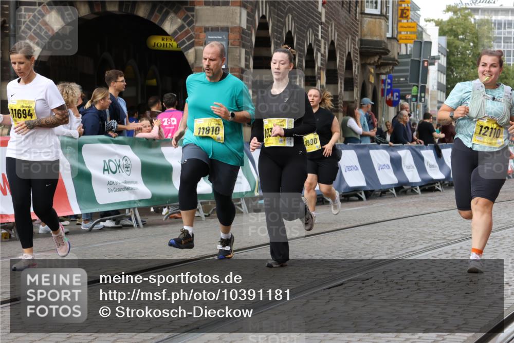 13.09.2026 - 21. swb-Marathon Bremen Strokosch-Dieckow http://msf.ph/oto/10391181 13.09.2026 11:15:13 Ziel 10271, 10557, 10605, 10705, 10752, 10776, 10805, 11085, 11097, 11098, 11186, 11288, 11645, 11673, 11876, 11974, 12191, 12193, 12333, 10606, 11424 meine-sportfotos.de