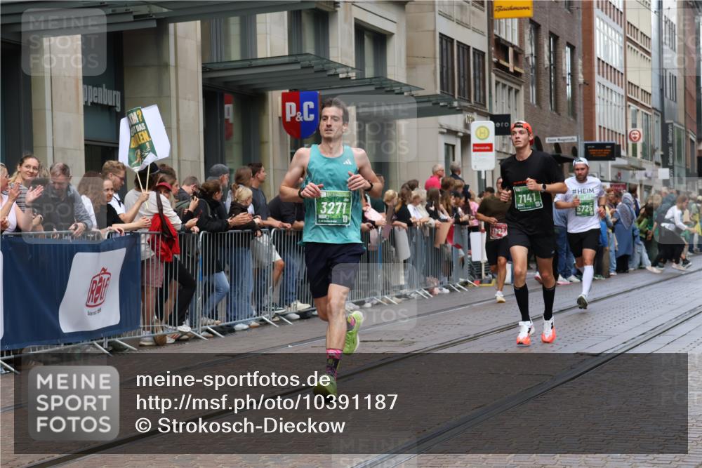 13.09.2026 - 21. swb-Marathon Bremen Strokosch-Dieckow http://msf.ph/oto/10391187 13.09.2026 13:05:13 Ziel 439, 1301, 1562, 1879, 3242, 3271, 3365, 5092, 5199, 5725, 6579, 7141, 9273, 1336, 1822, 2297, 3196, 4025, 4729, 6708, 7102, 7538, 8054, 9273, 9306, 9495 meine-sportfotos.de