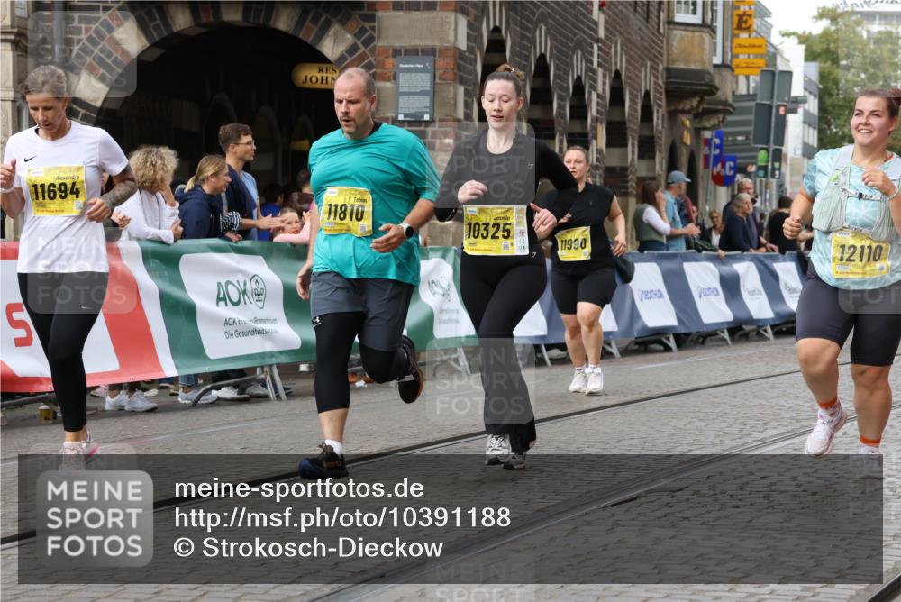 13.09.2026 - 21. swb-Marathon Bremen Strokosch-Dieckow http://msf.ph/oto/10391188 13.09.2026 11:15:14 Ziel 10271, 10325, 10557, 10605, 10752, 10776, 10805, 11085, 11097, 11098, 11288, 11645, 11673, 11810, 11876, 11974, 12110, 12191, 12193, 12333, 10606, 11424 meine-sportfotos.de