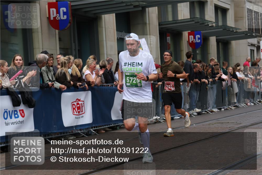 13.09.2026 - 21. swb-Marathon Bremen Strokosch-Dieckow http://msf.ph/oto/10391222 13.09.2026 13:05:17 Ziel 439, 1017, 1301, 1562, 1879, 2538, 3242, 3271, 3365, 5092, 5199, 5725, 6025, 6579, 7141, 8973, 1336, 1822, 2297, 3196, 3365, 4025, 4729, 7102, 9273 meine-sportfotos.de