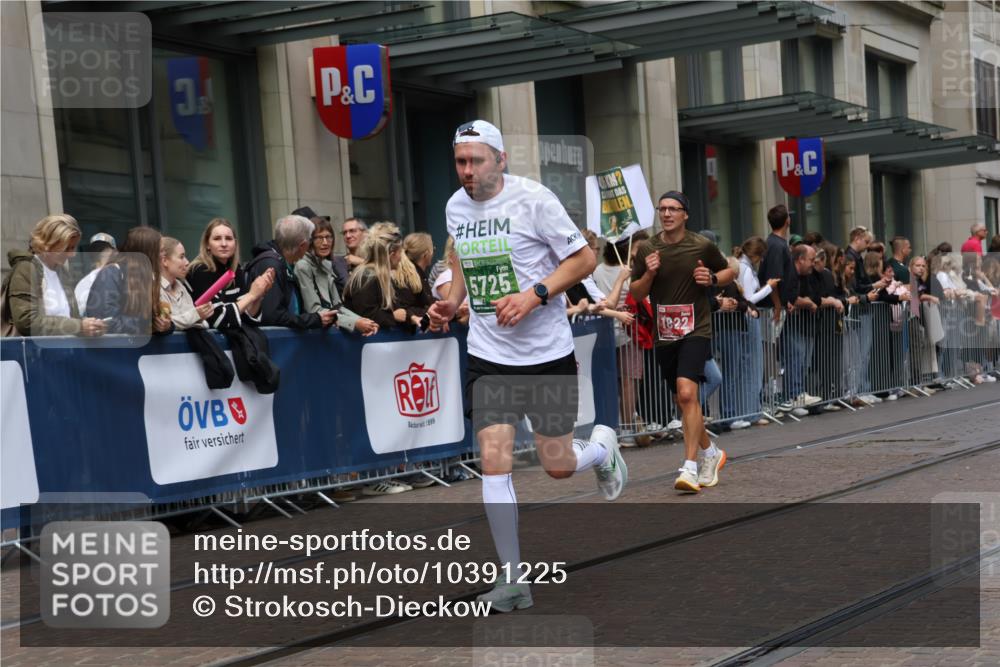 13.09.2026 - 21. swb-Marathon Bremen Strokosch-Dieckow http://msf.ph/oto/10391225 13.09.2026 13:05:17 Ziel 439, 1017, 1301, 1562, 1879, 2538, 3242, 3271, 3365, 5092, 5199, 5725, 6025, 6579, 7141, 8973, 1336, 1822, 2297, 3196, 3365, 4025, 4729, 7102, 9273 meine-sportfotos.de