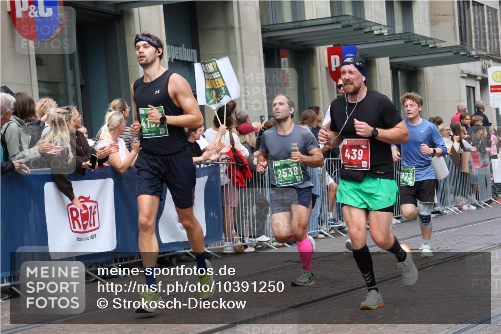 13.09.2026 - 21. swb-Marathon Bremen Strokosch-Dieckow http://msf.ph/oto/10391250 13.09.2026 13:05:30 Ziel 1017, 1301, 1562, 1745, 1879, 2538, 3242, 3520, 4157, 4712, 6025, 6058, 7399, 8334, 8706, 8877, 8973, 9010, 9918, 439, 1822, 3242, 3271, 3365, 4025, 5092, 5199, 5725, 6579, 7102, 7141, 9273 meine-sportfotos.de
