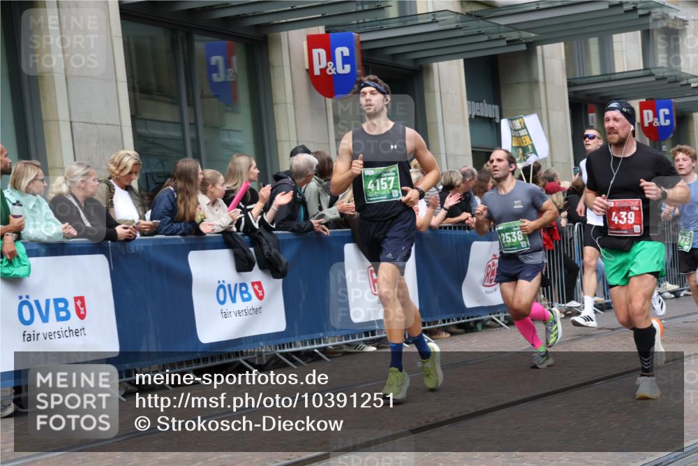 13.09.2026 - 21. swb-Marathon Bremen Strokosch-Dieckow http://msf.ph/oto/10391251 13.09.2026 13:05:31 Ziel 1017, 1301, 1562, 1745, 1879, 2538, 3520, 4157, 4712, 6025, 6058, 7399, 8334, 8706, 8877, 8973, 9010, 9918, 439, 3242, 3271, 3365, 4025, 5092, 5199, 5725, 6579, 7102, 7141, 9273 meine-sportfotos.de