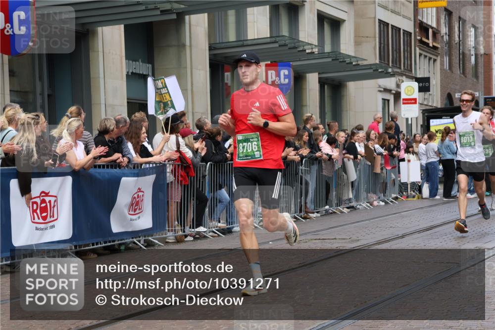 13.09.2026 - 21. swb-Marathon Bremen Strokosch-Dieckow http://msf.ph/oto/10391271 13.09.2026 13:05:35 Ziel 681, 1017, 1301, 1745, 1879, 2538, 3297, 3520, 4157, 4712, 5803, 6025, 6058, 7399, 8334, 8706, 8877, 8973, 8983, 9010, 9429, 9918, 439, 1301, 1562, 3242, 3271, 3365, 4025, 5092, 5199, 5725, 6579, 7141, 9273 meine-sportfotos.de