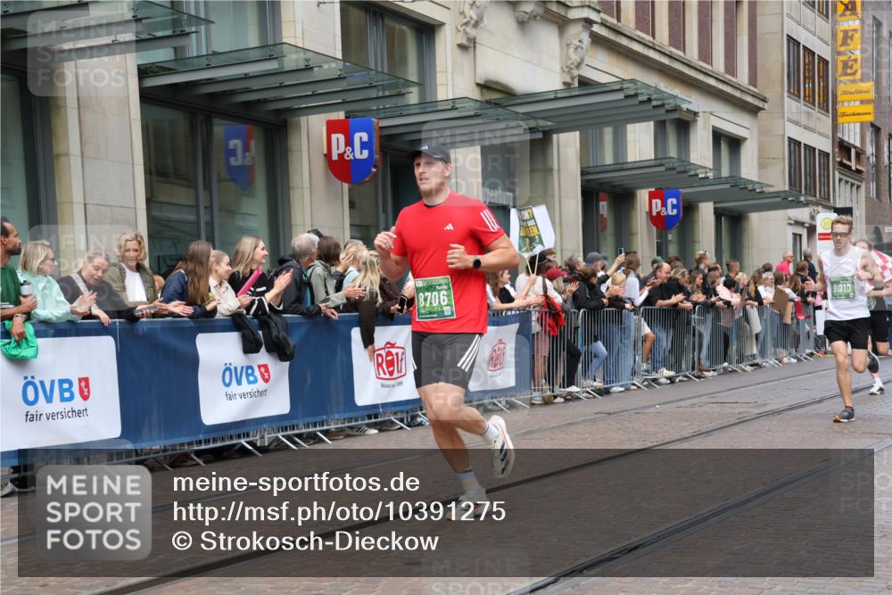 13.09.2026 - 21. swb-Marathon Bremen Strokosch-Dieckow http://msf.ph/oto/10391275 13.09.2026 13:05:36 Ziel 681, 1017, 1745, 1879, 2538, 3297, 3520, 4157, 4614, 4712, 5803, 6025, 6058, 7399, 8334, 8706, 8877, 8973, 8983, 9010, 9429, 9918, 439, 1301, 1562, 3242, 3271, 3365, 4025, 5092, 5199, 5725, 6579, 7141, 9273 meine-sportfotos.de