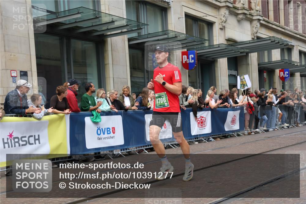 13.09.2026 - 21. swb-Marathon Bremen Strokosch-Dieckow http://msf.ph/oto/10391277 13.09.2026 13:05:36 Ziel 681, 1017, 1745, 1879, 2538, 3297, 3520, 4157, 4614, 4712, 5803, 6025, 6058, 7399, 8334, 8706, 8877, 8973, 8983, 9010, 9429, 9918, 439, 1301, 1562, 3242, 3271, 3365, 4025, 5092, 5199, 5725, 6579, 7141, 9273 meine-sportfotos.de