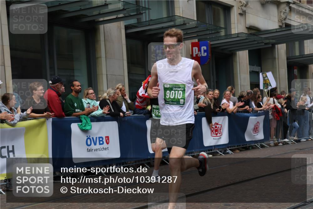 13.09.2026 - 21. swb-Marathon Bremen Strokosch-Dieckow http://msf.ph/oto/10391287 13.09.2026 13:05:38 Ziel 681, 1017, 1745, 1879, 2538, 3297, 3520, 4157, 4614, 4712, 5803, 6025, 6058, 6686, 7399, 8334, 8706, 8877, 8973, 8983, 9010, 9429, 9918, 439, 1301, 1562, 1879, 3242, 3271, 3365, 5092, 5199, 5725, 6579, 7141, 9273 meine-sportfotos.de