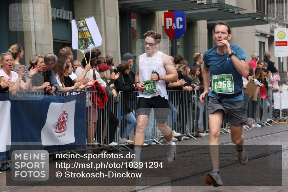 13.09.2026 - 21. swb-Marathon Bremen Strokosch-Dieckow http://msf.ph/oto/10391294 13.09.2026 13:05:41 Ziel 681, 1017, 1745, 2538, 3297, 3466, 3520, 4157, 4614, 4712, 5803, 6025, 6058, 6686, 7336, 7399, 8334, 8706, 8877, 8973, 8983, 9010, 9429, 9918, 439, 1301, 1562, 1879, 2538, 3242, 3271, 3365, 5092, 5199, 5725, 6579, 7141 meine-sportfotos.de