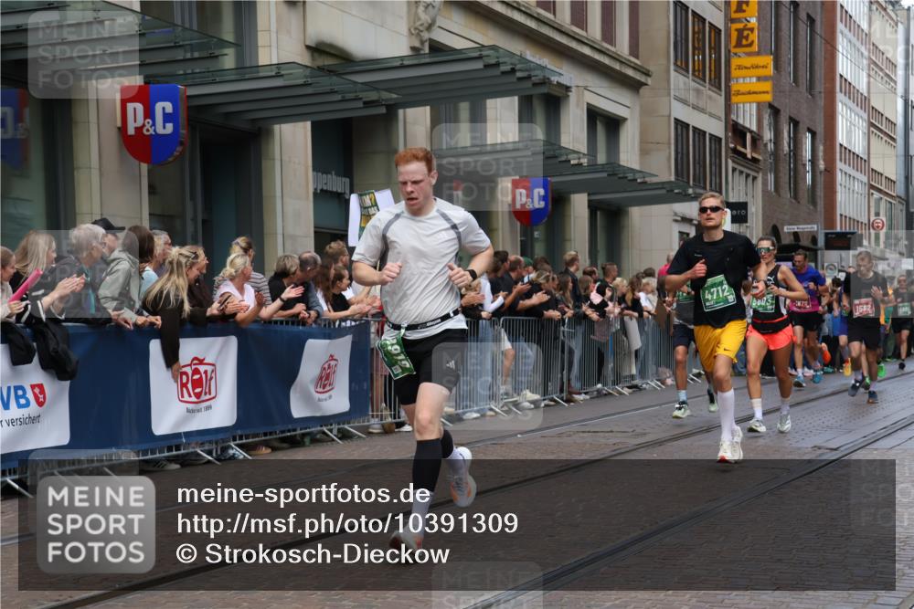 13.09.2026 - 21. swb-Marathon Bremen Strokosch-Dieckow http://msf.ph/oto/10391309 13.09.2026 13:05:44 Ziel 681, 1745, 3297, 3466, 3520, 4614, 4712, 5803, 6058, 6686, 7336, 7399, 8334, 8670, 8706, 8877, 8983, 9010, 9429, 9918, 439, 1017, 1301, 1562, 1879, 2538, 3242, 3271, 4157, 5092, 5199, 5725, 6025, 6579, 7141, 8973 meine-sportfotos.de