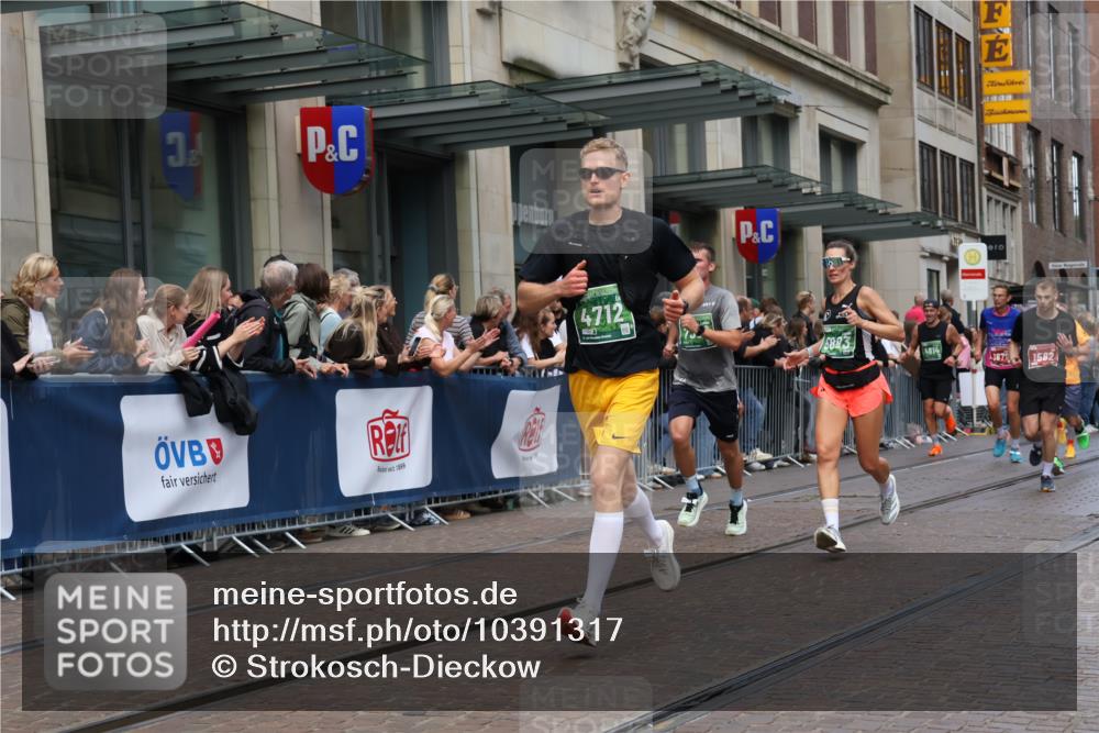 13.09.2026 - 21. swb-Marathon Bremen Strokosch-Dieckow http://msf.ph/oto/10391317 13.09.2026 13:05:46 Ziel 681, 1745, 1901, 3297, 3466, 4614, 4712, 5803, 6058, 6686, 7336, 7399, 8334, 8670, 8706, 8877, 8983, 9429, 9918, 1017, 1301, 1562, 1745, 1879, 2538, 3242, 3271, 3520, 4157, 5199, 5725, 6025, 6579, 7141, 8706, 8973, 9010 meine-sportfotos.de
