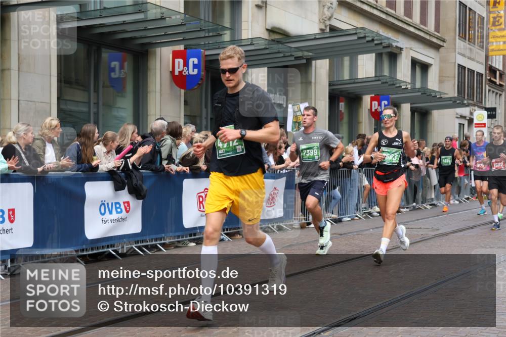 13.09.2026 - 21. swb-Marathon Bremen Strokosch-Dieckow http://msf.ph/oto/10391319 13.09.2026 13:05:46 Ziel 681, 1745, 1901, 3297, 3466, 4614, 4712, 5803, 6058, 6686, 7336, 7399, 8334, 8670, 8706, 8877, 8983, 9429, 9918, 1017, 1301, 1562, 1745, 1879, 2538, 3242, 3271, 3520, 4157, 5199, 5725, 6025, 6579, 7141, 8706, 8973, 9010 meine-sportfotos.de