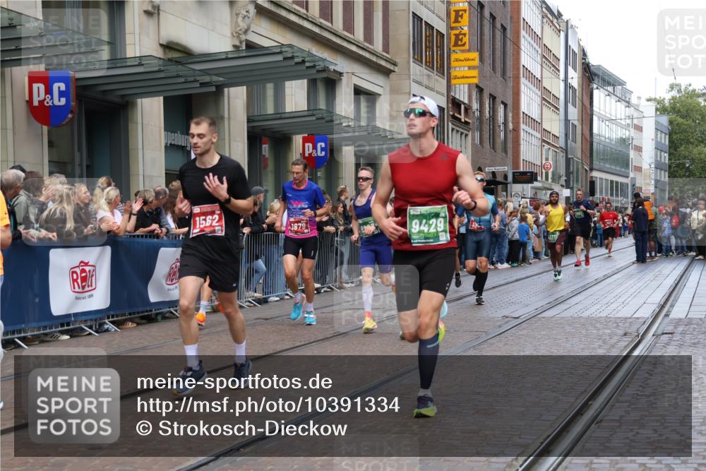 13.09.2026 - 21. swb-Marathon Bremen Strokosch-Dieckow http://msf.ph/oto/10391334 13.09.2026 13:05:49 Ziel 474, 681, 1901, 3297, 3466, 4614, 4712, 5803, 6058, 6686, 7336, 7399, 8334, 8670, 8877, 8983, 9429, 9918, 9934, 1017, 1301, 1562, 1745, 1879, 2538, 3242, 3271, 3520, 4157, 5199, 5725, 6025, 6058, 6579, 7141, 8706, 8973, 9010 meine-sportfotos.de