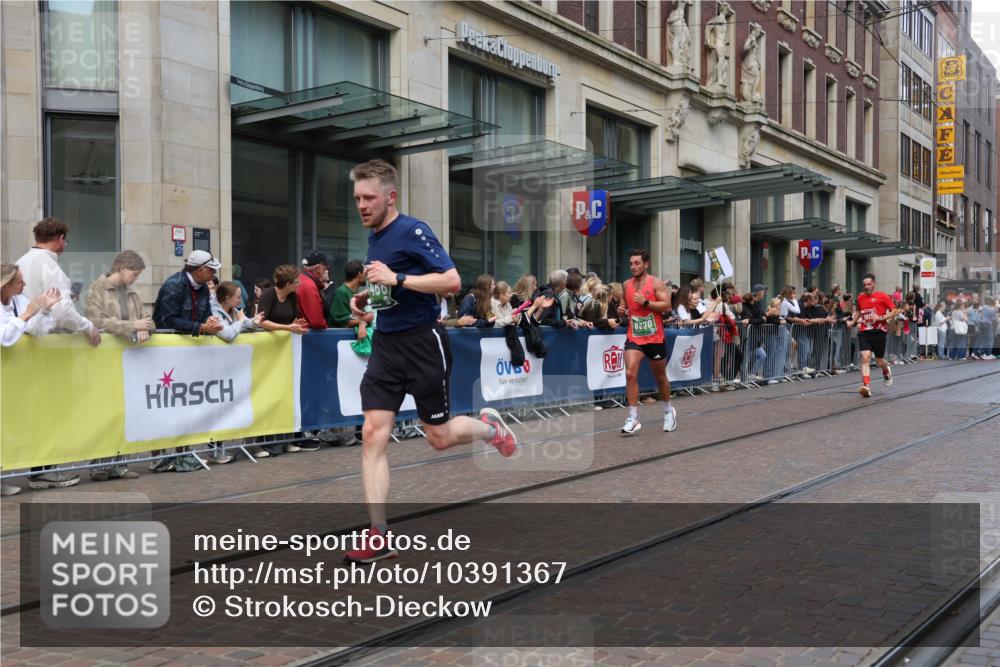 13.09.2026 - 21. swb-Marathon Bremen Strokosch-Dieckow http://msf.ph/oto/10391367 13.09.2026 13:05:56 Ziel 474, 681, 1901, 3297, 3466, 4614, 5803, 6686, 7336, 8621, 8670, 8983, 9429, 9934, 1017, 1301, 1562, 1745, 1879, 2538, 3520, 4157, 4712, 6025, 6058, 7399, 8334, 8706, 8877, 8973, 9010, 9918 meine-sportfotos.de