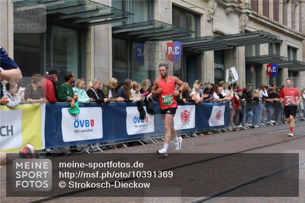 13.09.2026 - 21. swb-Marathon Bremen Strokosch-Dieckow http://msf.ph/oto/10391369 13.09.2026 13:05:56 Ziel 474, 681, 1901, 3297, 3466, 4614, 5803, 6686, 7336, 8621, 8670, 8983, 9429, 9934, 1017, 1301, 1562, 1745, 1879, 2538, 3520, 4157, 4712, 6025, 6058, 7399, 8334, 8706, 8877, 8973, 9010, 9918 meine-sportfotos.de