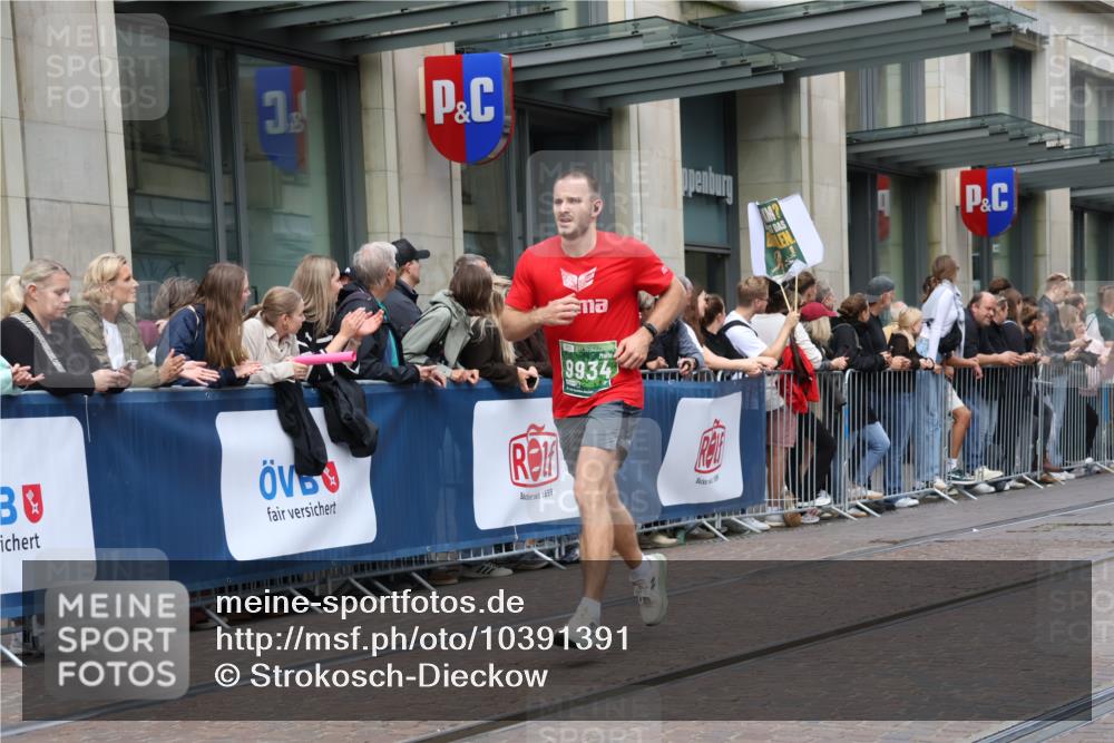 13.09.2026 - 21. swb-Marathon Bremen Strokosch-Dieckow http://msf.ph/oto/10391391 13.09.2026 13:06:05 Ziel 474, 1770, 1901, 1921, 2832, 7336, 7590, 8621, 8670, 9934, 13148, 681, 1017, 1745, 2538, 3297, 3466, 3520, 4157, 4614, 4712, 5803, 6025, 6058, 6686, 7336, 7399, 8334, 8706, 8877, 8973, 8983, 9010, 9429, 9918 meine-sportfotos.de