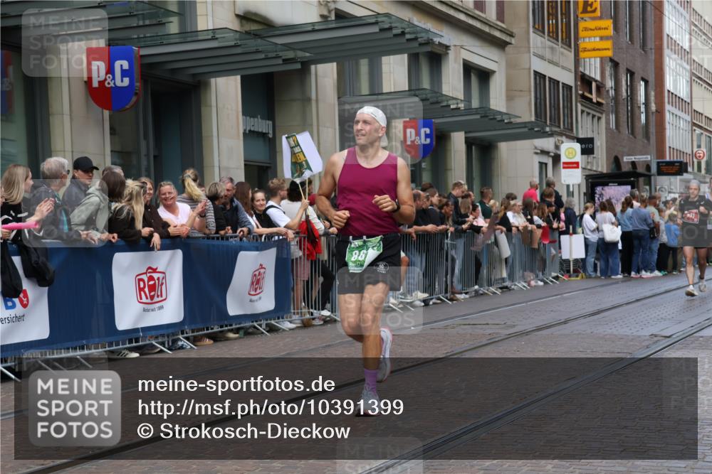 13.09.2026 - 21. swb-Marathon Bremen Strokosch-Dieckow http://msf.ph/oto/10391399 13.09.2026 13:06:07 Ziel 474, 1770, 1901, 1921, 2832, 4777, 7590, 8621, 8670, 9934, 13148, 681, 1017, 1745, 3297, 3466, 3520, 4157, 4614, 4712, 5803, 6025, 6058, 6686, 7336, 7399, 8334, 8670, 8706, 8877, 8973, 8983, 9010, 9429, 9918 meine-sportfotos.de