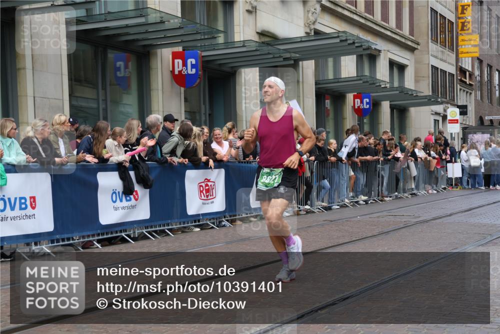 13.09.2026 - 21. swb-Marathon Bremen Strokosch-Dieckow http://msf.ph/oto/10391401 13.09.2026 13:06:08 Ziel 474, 508, 1770, 1901, 1921, 2832, 4777, 7590, 8621, 9934, 13148, 681, 1745, 3297, 3466, 3520, 4157, 4614, 4712, 5803, 6058, 6686, 7336, 7399, 8334, 8670, 8706, 8877, 8983, 9010, 9429, 9918 meine-sportfotos.de