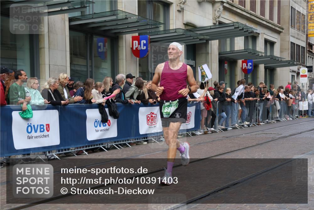 13.09.2026 - 21. swb-Marathon Bremen Strokosch-Dieckow http://msf.ph/oto/10391403 13.09.2026 13:06:08 Ziel 474, 508, 1770, 1901, 1921, 2832, 4777, 7590, 8621, 9934, 13148, 681, 1745, 3297, 3466, 3520, 4157, 4614, 4712, 5803, 6058, 6686, 7336, 7399, 8334, 8670, 8706, 8877, 8983, 9010, 9429, 9918 meine-sportfotos.de