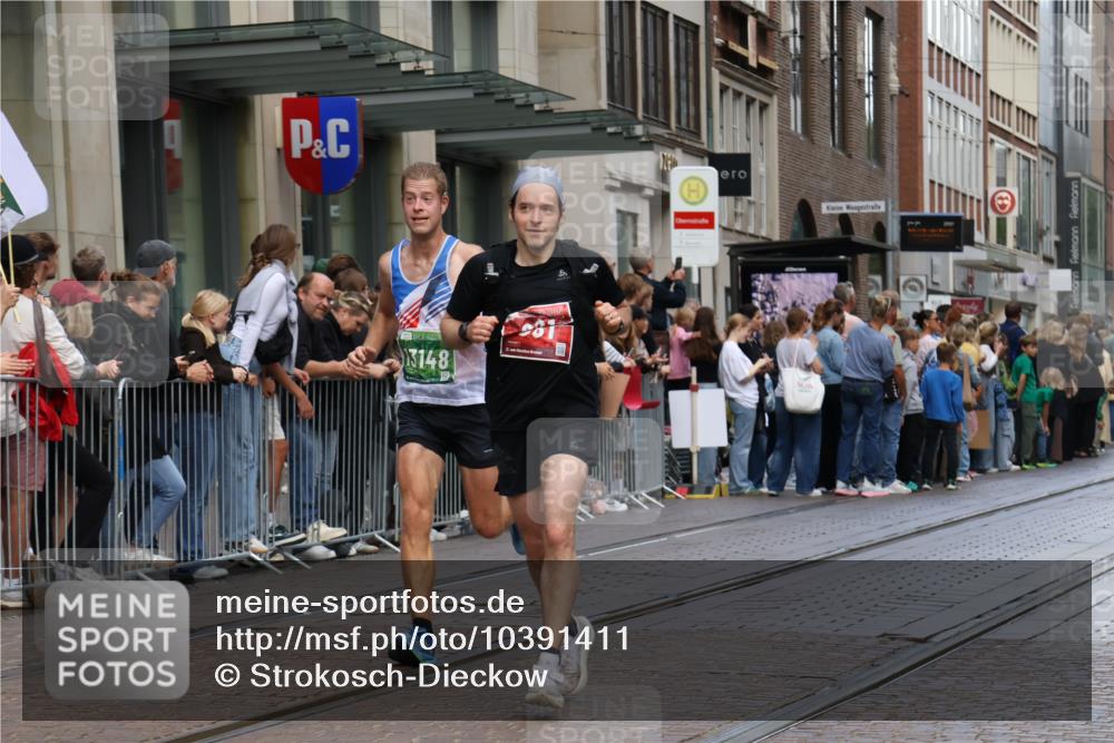13.09.2026 - 21. swb-Marathon Bremen Strokosch-Dieckow http://msf.ph/oto/10391411 13.09.2026 13:06:11 Ziel 474, 508, 788, 1770, 1901, 1921, 2832, 3910, 4777, 7590, 8621, 9934, 13148, 681, 1745, 1901, 3297, 3466, 4614, 4712, 5803, 6058, 6686, 7336, 7399, 8334, 8670, 8706, 8877, 8983, 9429, 9918 meine-sportfotos.de