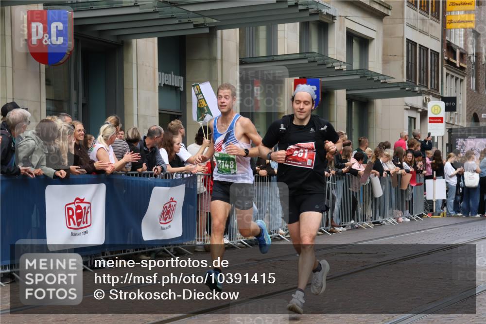 13.09.2026 - 21. swb-Marathon Bremen Strokosch-Dieckow http://msf.ph/oto/10391415 13.09.2026 13:06:11 Ziel 474, 508, 788, 1770, 1901, 1921, 2832, 3910, 4777, 7590, 8621, 9934, 13148, 681, 1745, 1901, 3297, 3466, 4614, 4712, 5803, 6058, 6686, 7336, 7399, 8334, 8670, 8706, 8877, 8983, 9429, 9918 meine-sportfotos.de