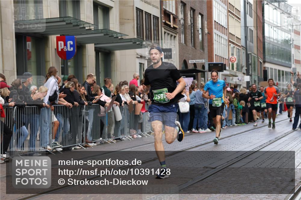 13.09.2026 - 21. swb-Marathon Bremen Strokosch-Dieckow http://msf.ph/oto/10391428 13.09.2026 13:06:16 Ziel 508, 788, 1009, 1770, 1921, 2832, 3910, 4777, 5238, 6951, 7590, 8621, 13148, 474, 681, 1901, 3297, 3466, 4614, 4712, 5803, 6686, 7336, 7399, 8334, 8670, 8983, 9429, 9918, 9934 meine-sportfotos.de