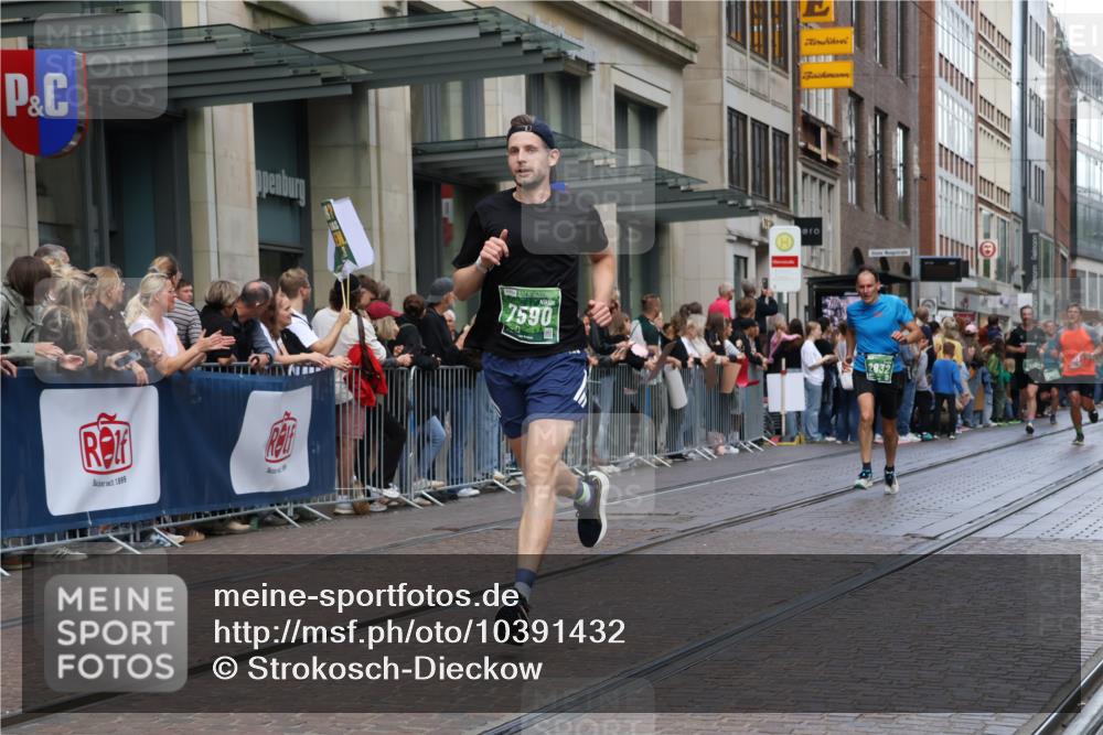 13.09.2026 - 21. swb-Marathon Bremen Strokosch-Dieckow http://msf.ph/oto/10391432 13.09.2026 13:06:17 Ziel 508, 788, 1009, 1770, 1921, 2832, 3910, 4777, 5238, 6784, 6951, 7590, 8621, 13148, 474, 681, 1901, 3297, 3466, 4614, 4712, 5803, 6686, 7336, 7399, 8334, 8670, 8983, 9429, 9918, 9934 meine-sportfotos.de