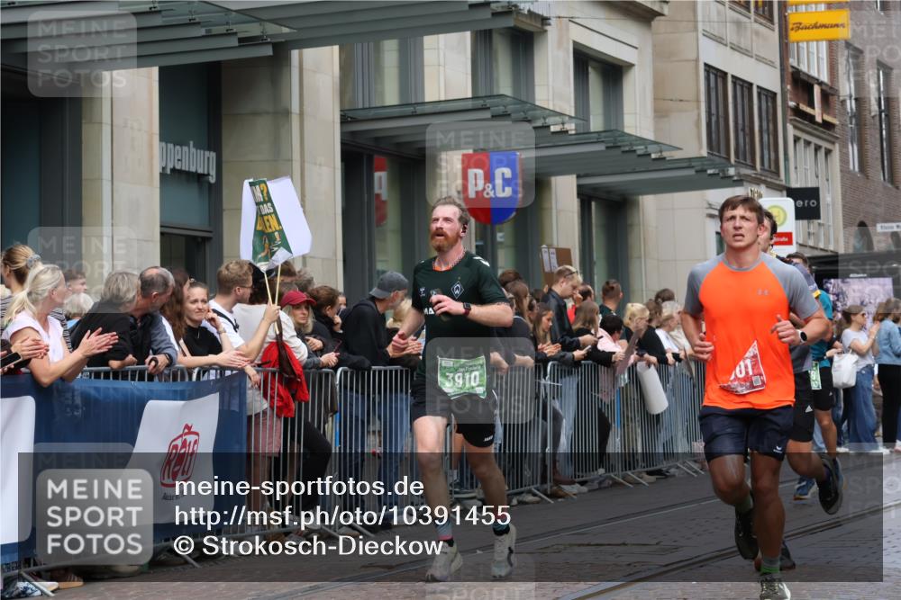 13.09.2026 - 21. swb-Marathon Bremen Strokosch-Dieckow http://msf.ph/oto/10391455 13.09.2026 13:06:23 Ziel 508, 521, 788, 1009, 1770, 1921, 2832, 3127, 3910, 4574, 4777, 5238, 6784, 6951, 7590, 8580, 474, 681, 1901, 3297, 3466, 4614, 6686, 7336, 7590, 8621, 8670, 9429, 9934, 13148 meine-sportfotos.de
