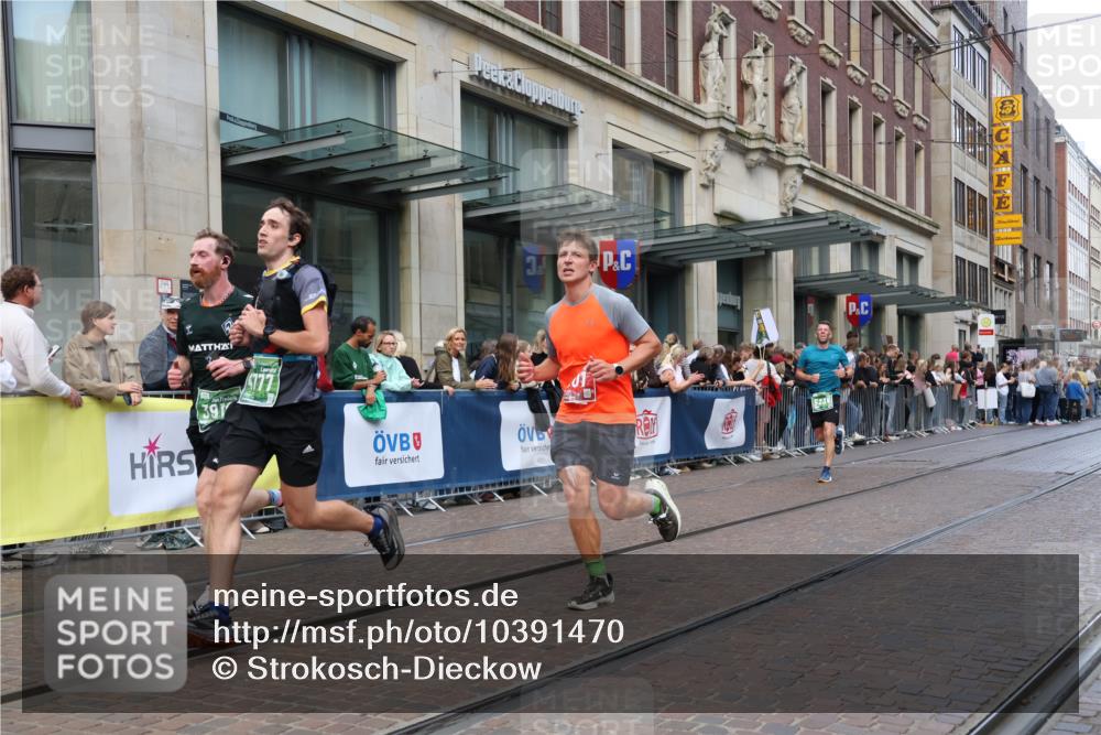 13.09.2026 - 21. swb-Marathon Bremen Strokosch-Dieckow http://msf.ph/oto/10391470 13.09.2026 13:06:26 Ziel 508, 521, 749, 788, 1009, 1770, 1921, 2832, 3127, 3910, 4574, 4777, 5238, 6784, 6951, 8580, 8888, 474, 1901, 3466, 4614, 6686, 7336, 7590, 8621, 8670, 9934, 13148 meine-sportfotos.de