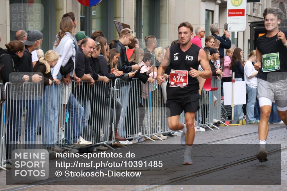13.09.2026 - 21. swb-Marathon Bremen Strokosch-Dieckow http://msf.ph/oto/10391485 13.09.2026 13:06:30 Ziel 508, 521, 749, 788, 1009, 3127, 3910, 4574, 4777, 5238, 6784, 6951, 8580, 8888, 474, 1770, 1901, 1921, 2832, 7336, 7590, 8621, 8670, 9934, 13148 meine-sportfotos.de