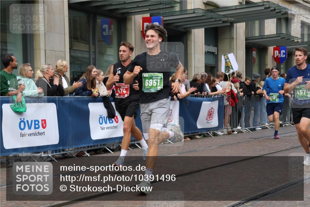 13.09.2026 - 21. swb-Marathon Bremen Strokosch-Dieckow http://msf.ph/oto/10391496 13.09.2026 13:06:33 Ziel 508, 521, 749, 788, 1009, 3127, 3794, 3910, 3973, 4574, 5238, 6784, 6951, 8580, 8888, 9708, 474, 508, 1770, 1901, 1921, 2832, 4777, 7590, 8621, 9934, 13148 meine-sportfotos.de