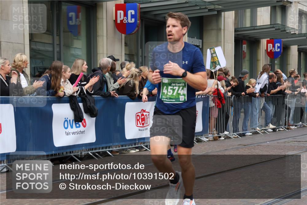 13.09.2026 - 21. swb-Marathon Bremen Strokosch-Dieckow http://msf.ph/oto/10391502 13.09.2026 13:06:34 Ziel 521, 749, 788, 1009, 3127, 3794, 3910, 3973, 4574, 5238, 6784, 6951, 8580, 8888, 9708, 474, 508, 1770, 1901, 1921, 2832, 4777, 7590, 8621, 9934, 13148 meine-sportfotos.de