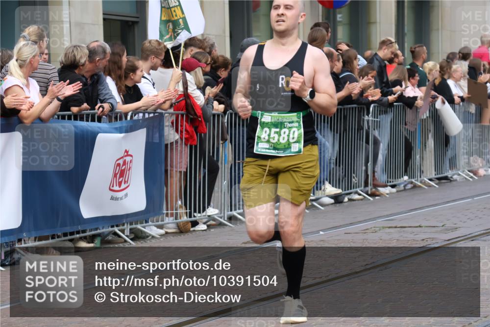 13.09.2026 - 21. swb-Marathon Bremen Strokosch-Dieckow http://msf.ph/oto/10391504 13.09.2026 13:06:35 Ziel 521, 749, 788, 1009, 3127, 3794, 3910, 3973, 4574, 5238, 6784, 6951, 8580, 8888, 9708, 474, 508, 1770, 1901, 1921, 2832, 3910, 4777, 7590, 8621, 9934, 13148 meine-sportfotos.de