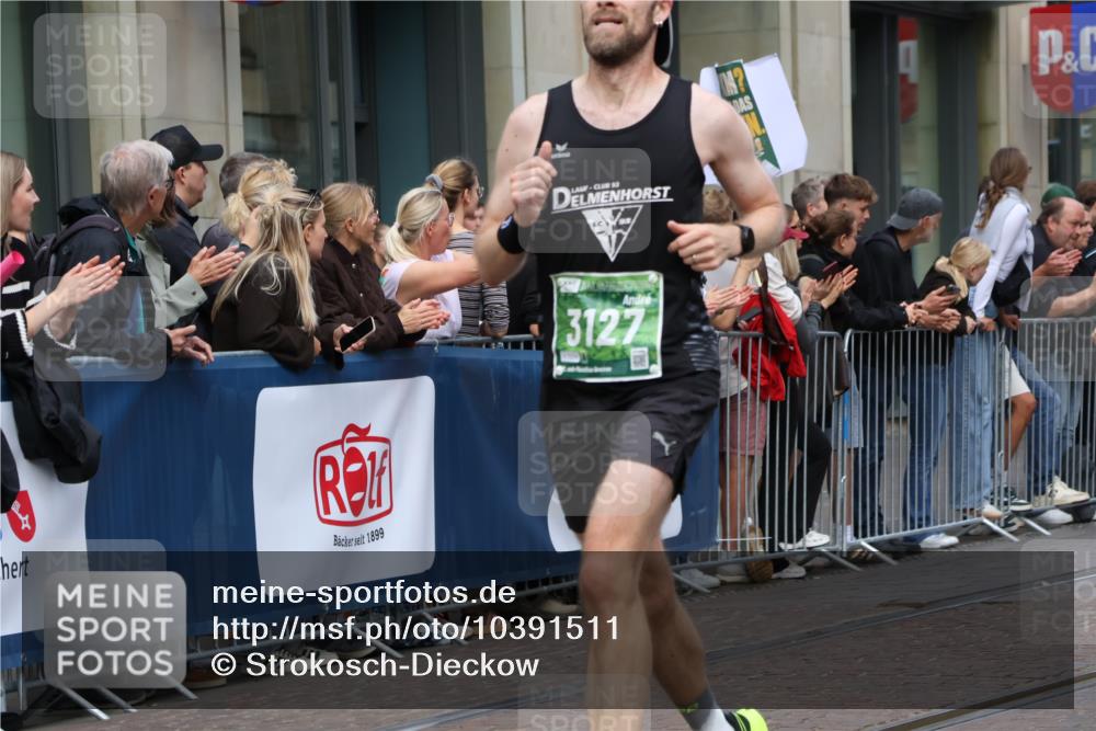 13.09.2026 - 21. swb-Marathon Bremen Strokosch-Dieckow http://msf.ph/oto/10391511 13.09.2026 13:06:37 Ziel 521, 749, 1009, 3127, 3794, 3973, 4574, 5238, 6784, 6951, 8580, 8888, 9708, 474, 508, 788, 1770, 1921, 2832, 3910, 4777, 6951, 7590, 8621, 9934, 13148 meine-sportfotos.de